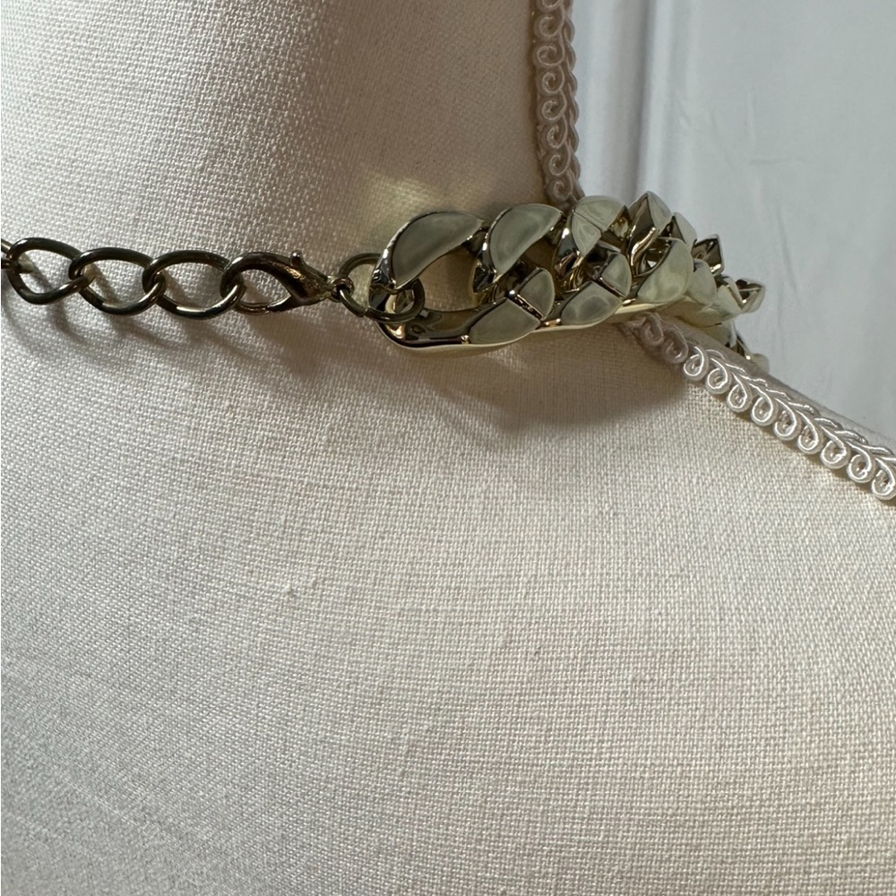 Cache Size M backless top with adjustable chain neckline. - Picture 5 of 8